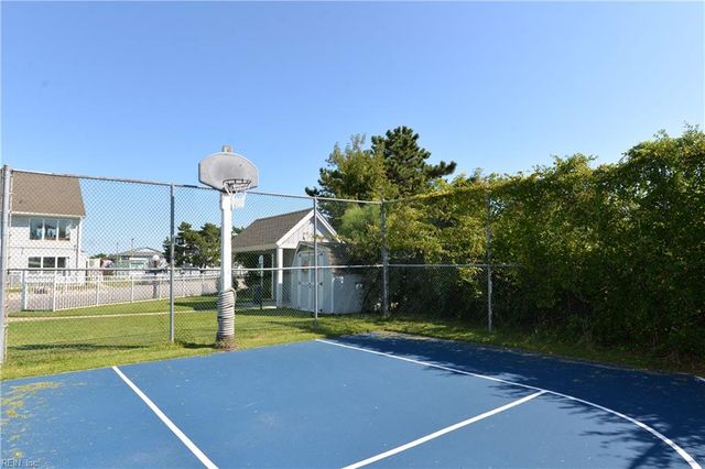 3665 Sandpiper RD # 222, Virginia Beach, VA 23456