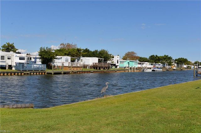 3665 Sandpiper RD # 222, Virginia Beach, VA 23456