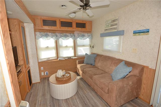 3665 Sandpiper RD # 222, Virginia Beach, VA 23456