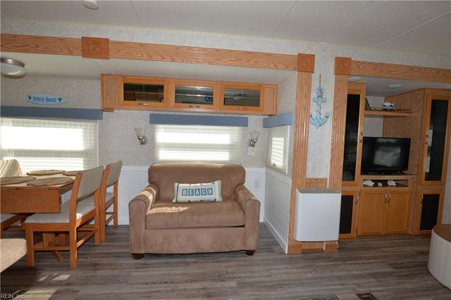 3665 Sandpiper RD # 222, Virginia Beach, VA 23456