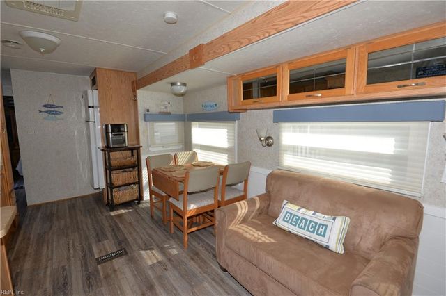 3665 Sandpiper RD # 222, Virginia Beach, VA 23456