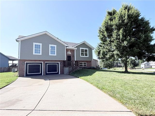 1101 E 18th Street, Kearney, MO 64060