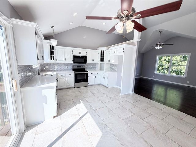 1101 E 18th Street, Kearney, MO 64060