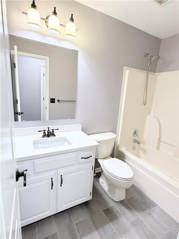 1101 E 18th Street, Kearney, MO 64060
