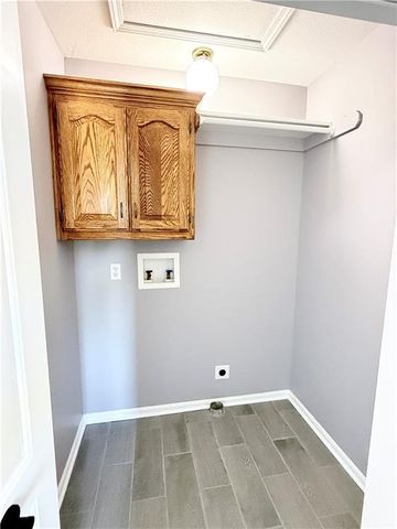 1101 E 18th Street, Kearney, MO 64060