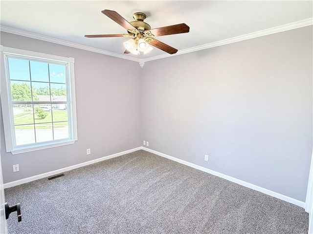 1101 E 18th Street, Kearney, MO 64060