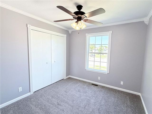 1101 E 18th Street, Kearney, MO 64060
