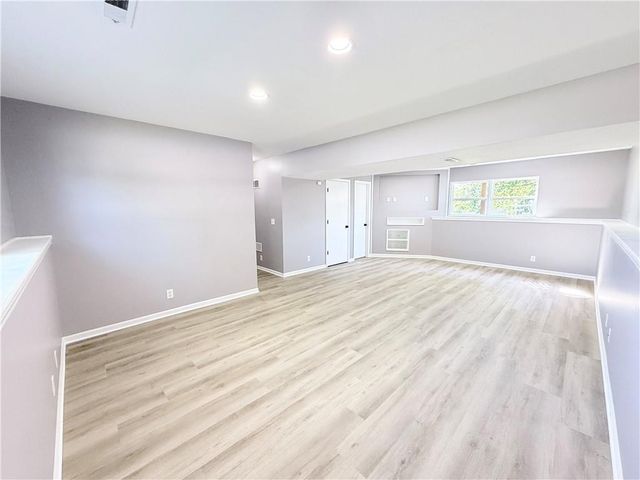 1101 E 18th Street, Kearney, MO 64060