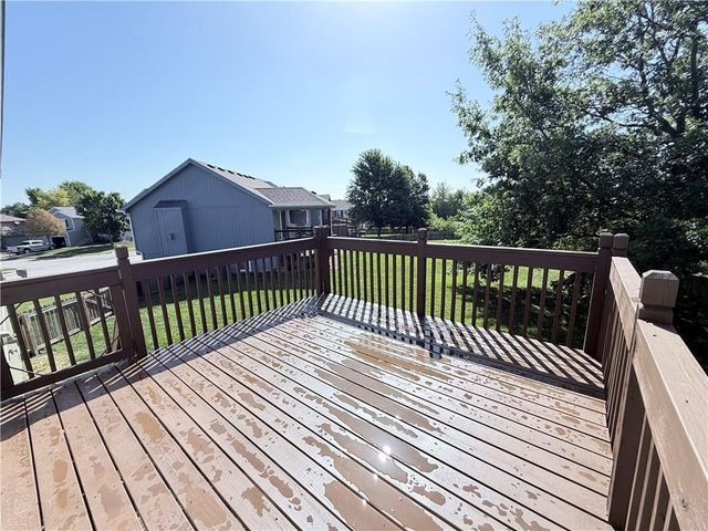 1101 E 18th Street, Kearney, MO 64060