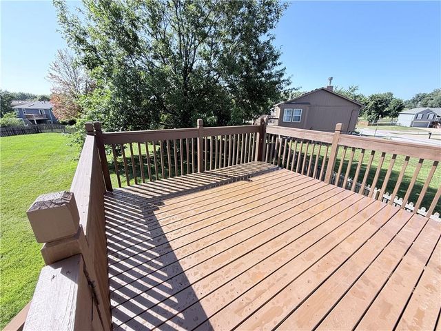 1101 E 18th Street, Kearney, MO 64060