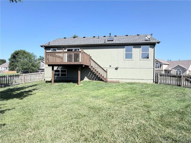 1101 E 18th Street, Kearney, MO 64060