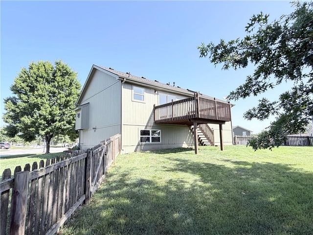 1101 E 18th Street, Kearney, MO 64060