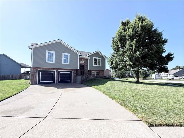 1101 E 18th Street, Kearney, MO 64060