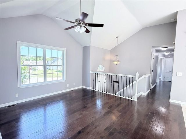1101 E 18th Street, Kearney, MO 64060