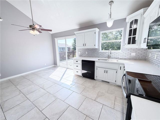 1101 E 18th Street, Kearney, MO 64060
