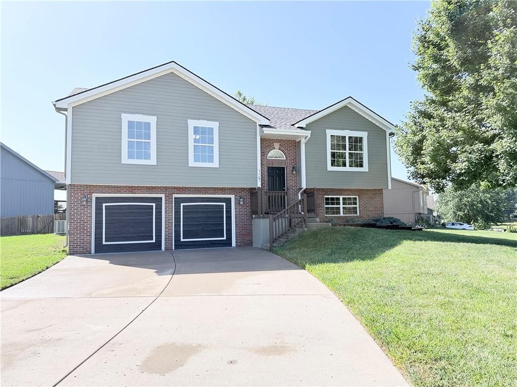 1101 E 18th Street, Kearney, MO 64060