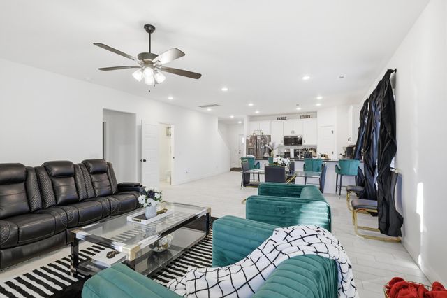 306 Sophia Jane Lane, Duenweg, MO 64841