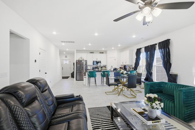 306 Sophia Jane Lane, Duenweg, MO 64841