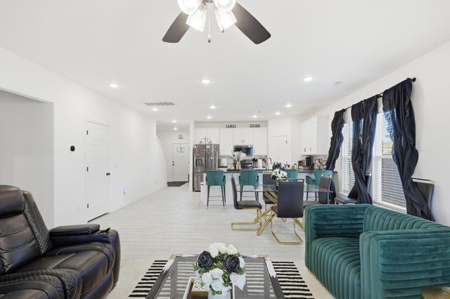 306 Sophia Jane Lane, Duenweg, MO 64841