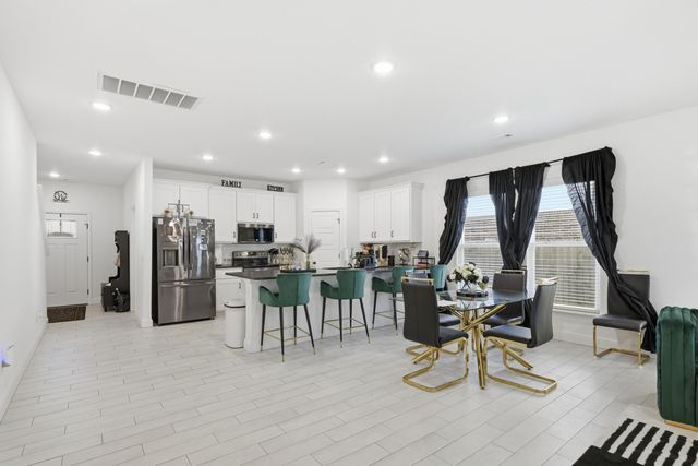 306 Sophia Jane Lane, Duenweg, MO 64841