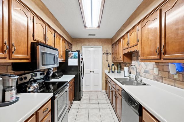 8251 RIVER CREEK CV, Memphis, TN 38016