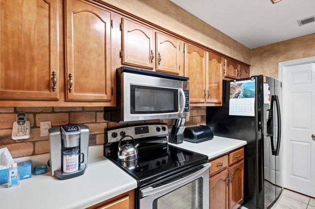 8251 RIVER CREEK CV, Memphis, TN 38016