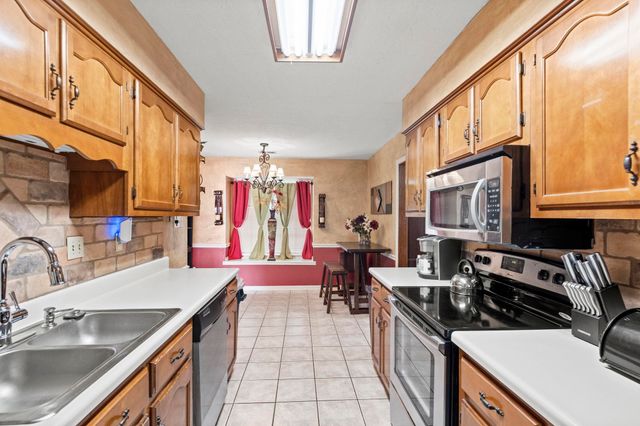 8251 RIVER CREEK CV, Memphis, TN 38016
