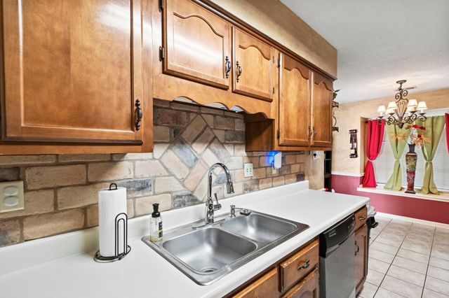 8251 RIVER CREEK CV, Memphis, TN 38016