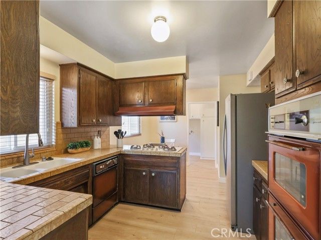 15354 Runnymede Street, Van Nuys (los Angeles), CA 91406