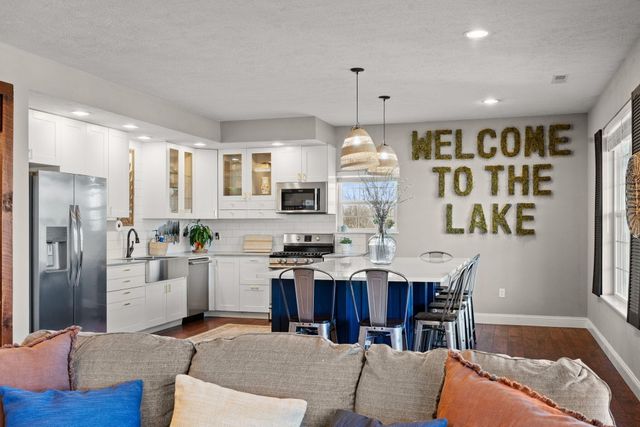 546 Buttermilk Springs, Galena, MO 65656