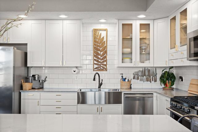 546 Buttermilk Springs, Galena, MO 65656