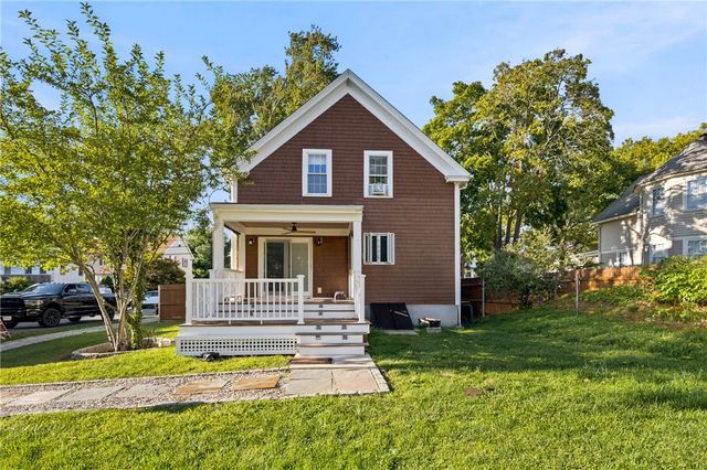 60 Charles Street, Bristol, RI 02809