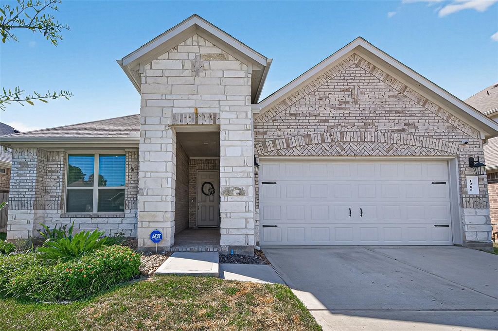 1088 Clearwood Drive, Montgomery, TX 77316