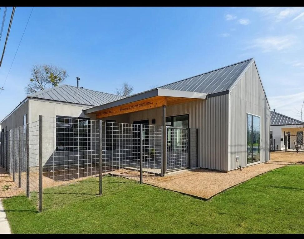 1021 Nomass Street, Dallas, TX 75212