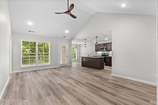 7812 Annalisa Dr, Louisville, KY 40291