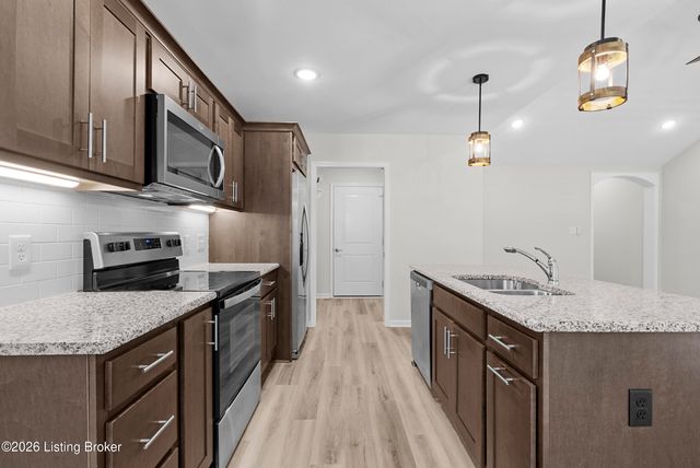 7812 Annalisa Dr, Louisville, KY 40291