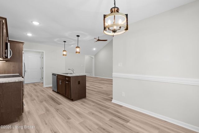 7812 Annalisa Dr, Louisville, KY 40291
