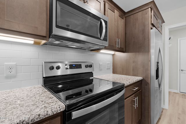 7812 Annalisa Dr, Louisville, KY 40291