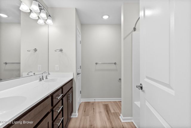 7812 Annalisa Dr, Louisville, KY 40291