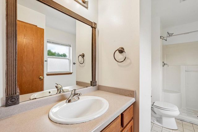 970 E Mackinac AVENUE, Oak Creek, WI 53154