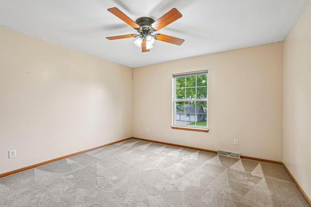 970 E Mackinac AVENUE, Oak Creek, WI 53154