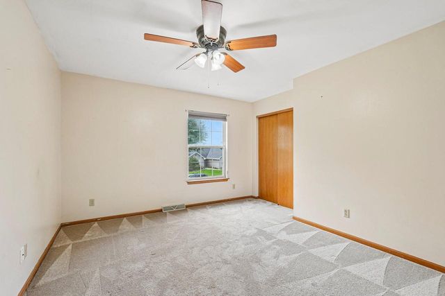 970 E Mackinac AVENUE, Oak Creek, WI 53154