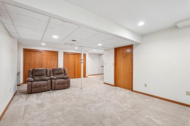 970 E Mackinac AVENUE, Oak Creek, WI 53154