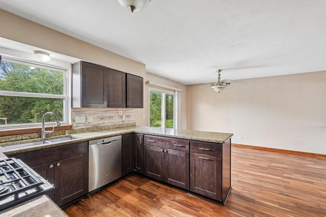 970 E Mackinac AVENUE, Oak Creek, WI 53154