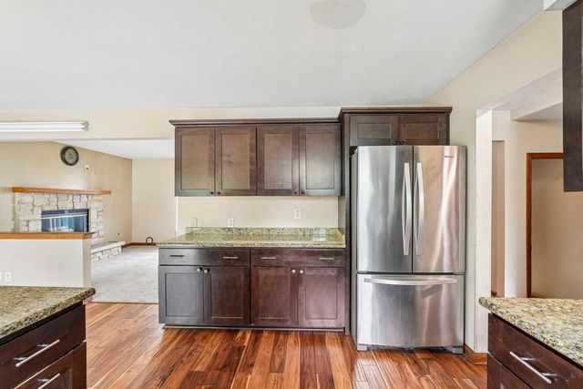 970 E Mackinac AVENUE, Oak Creek, WI 53154