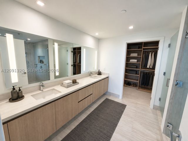 2411 Laguna Circle 1603, North Miami, FL 33181