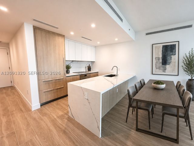 2411 Laguna Circle 1603, North Miami, FL 33181