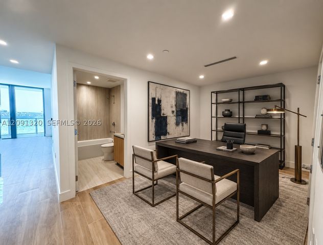 2411 Laguna Circle 1603, North Miami, FL 33181