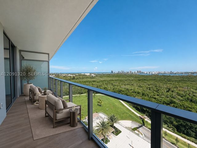 2411 Laguna Circle 1603, North Miami, FL 33181