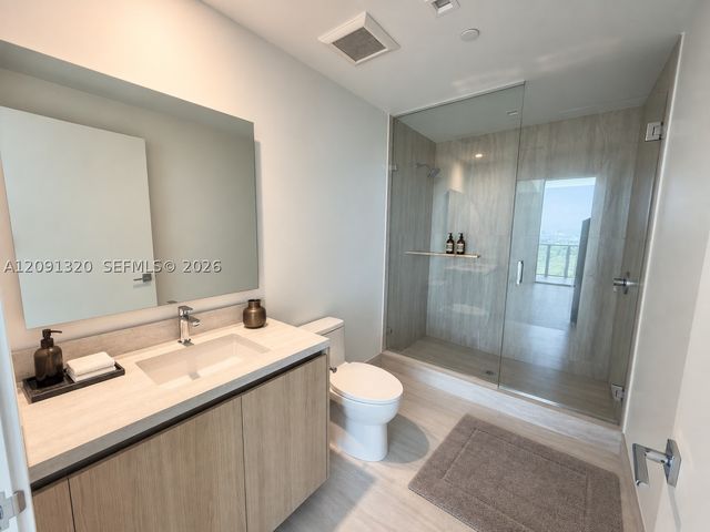 2411 Laguna Circle 1603, North Miami, FL 33181